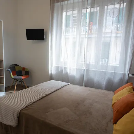 Alda Nella Piazzetta In Centro * La Spezia