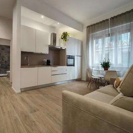 Alda Nella Piazzetta In Centro Apartment *